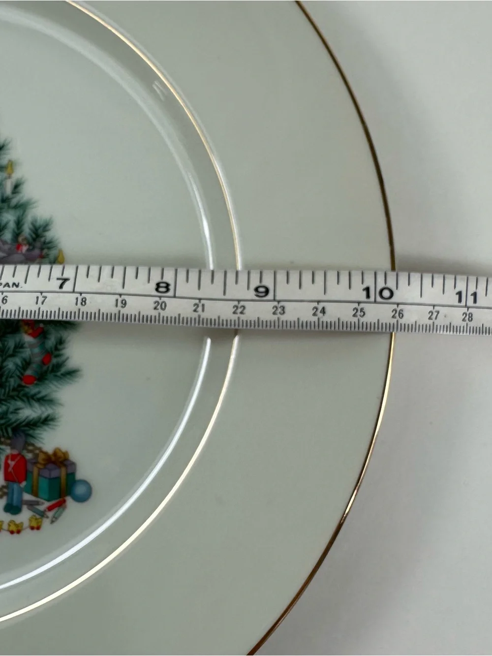 Festive Porcelain Dinner Plate with Christmas Tree - White & Gold Trim